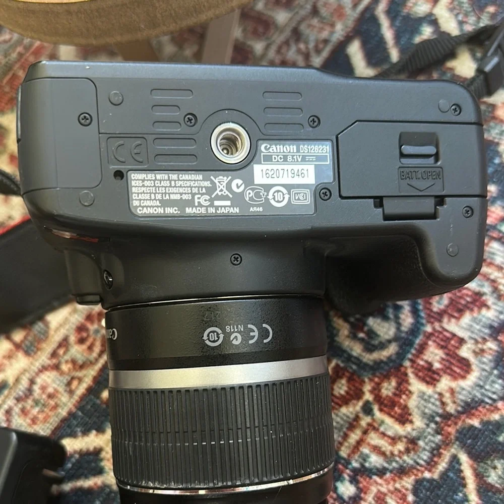 Canon EOS Digital Camera with Black Finish! Zoom lens! W/ charger and camera bag